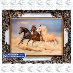 تابلو فرش دویدن سه اسب در خاک کد 106038