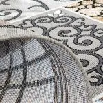 نمای نزدیک گلیم ساوین در رنگ زمینه سیلور