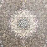 ترنج چشم نواز فرش طرح نایین نقره ای