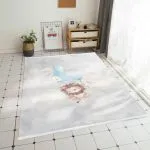 دکور فرش کودک شیر بازیگوش طرح حرف L زمینه خاکستری محصول 700 شانه تراکم 3300 کد 30A7101275