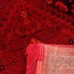 فرش گبه بلوچ طرح ردبلک ترنج لوزی رنگ لاکی 700 شانه کد 9005 - فرشخونه