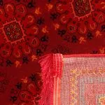 فرش گبه بلوچ طرح پیوسته زمینه لاکی 700 شانه کد 9006 - فرشخونه