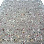 فرش گل سرخ 1200 شانه غیر برجسته رنگ فیلی کد 1718