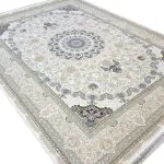 فرش طلاکوب طرح تندیس رنگ کرم گل برجسته 1200 شانه کد 1823 - فرشخونه