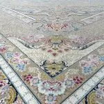 فرش طلاکوب طرح آلما 1500 شانه گل برجسته تراکم 4500 کد 3501517 رنگ نقره ای