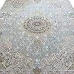 فرش طلاکوب طرح آلما 1500 شانه گل برجسته تراکم 4500 کد 3501517 رنگ نقره ای