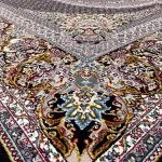 فرش طرح سلطنتی ماهی 700 شانه تراکم 2550 رنگ سرمه ای کد 70030
