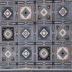 گلیم فرش طرح خشتی لوزی مربعی 320 شانه کد 620501 رنگ نقره ای