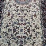 فرش کناره نایین کرم حاشیه سرمه ای 700 شانه