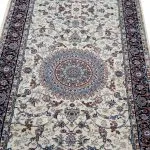 فرش کناره نایین کرم حاشیه سرمه ای