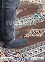 خرید فرش سجاده طرح محرابی 700 شانه زمینه گردویی کد 18S701041 - فرشخونه