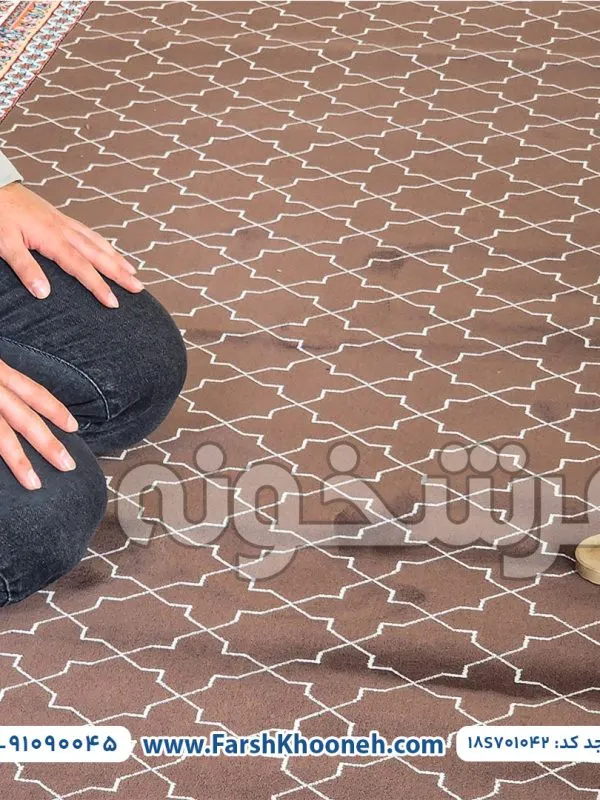 فرش سجاده ای طرح کاشی رنگ گردویی 700 شانه کد 1042