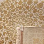فرش طرح مانلی رنگ نسکافه ای گل طلایی 700 شانه تراکم 2550 کد 771011
