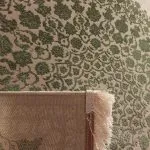 فرش طرح مانلی رنگ نسکافه ای گل سبز 700 شانه تراکم 2550 کد 771011