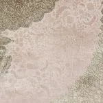 فرش وینتیج طرح آذینگل گل برجسته نسکافه ای با گل سبز 700 شانه کد 771050 - فرشخونه