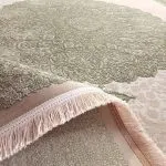 فرش وینتیج طرح آذینگل گل برجسته نسکافه ای با گل سبز 700 شانه کد 771050 - فرشخونه