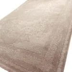 فرش وینتیج طرح هندریک رنگ نسکافه ای با گل سفید 700 شانه 2550 کد 771055 - فرشخونه