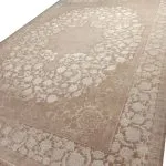 فرش وینتیج اصفهان طرح رازبان 700 شانه 2550 رنگ نسکافه ای گل سفید کد 22F771056