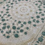 فرش طرح سلنا صدفی 1200 شانه با گل سبز تراکم 3600 کد 2105304 - فرشخونه