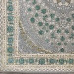 فرش طرح سلنا ترمه ای 1200 شانه با گل سبز تراکم 3600 کد 2105304 - فرشخونه