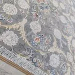 فرش طرح شایگان رنگ نقره ای گل برجسته 1200 شانه تراکم 3600 کد 96F2102780