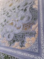 فرش وینتیج طرح پاناروما گل طلایی و سبز رنگ ترمه ای و نقره ای 700 شانه 2550 کد 7101400 - فرشخونه