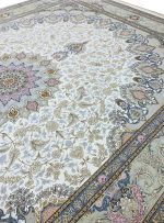 فرش طرح ترنج خورشید رنگ کرم 1700 شانه تراکم 5100 کد 8101701 - فرشخونه