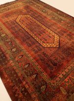 فرش هلنا طرح بلوچی رنگ حنایی درختی معادل 77 رج دستبافت کد 25NH0040 - فرشخونه