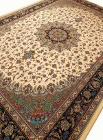 فرش طرح اصفهان طرح سلیمان رنگ کرم حاشیه سرمه ای 1200 شانه کد 2102514 - فرشخونه