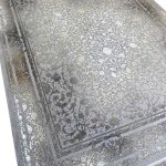 فرش طلاکوب طرح رونیکا گل برجسته زمینه فیلی 1200 شانه کد 20125 با گل سفید