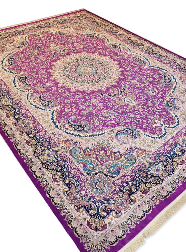 فرشینه طرح فرش ابریشم قم رنگ بنفش کد 4035