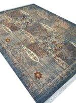 فرش گبه ماشینی طرح سرو رنگ آبی 700 شانه کد 76022