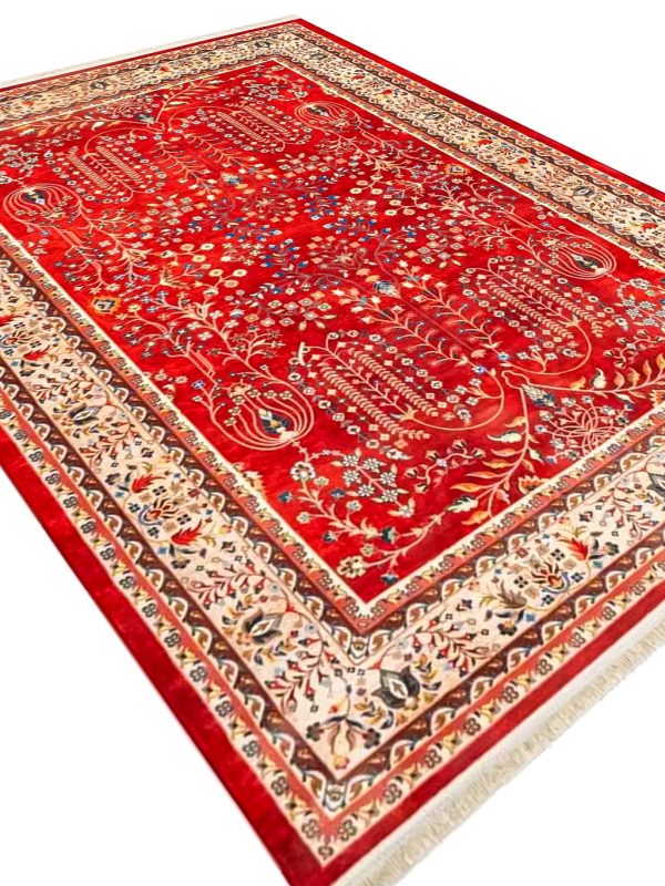 فرش ماشینی طرح گبه سنتی لاکی حاشیه کرم کد 25CS0270
