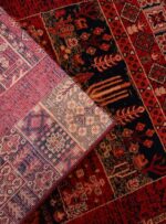 فرش کناره بلوچی طرح درختی رنگ لاکی 700 شانه 2100 کد 78007 - Image 4