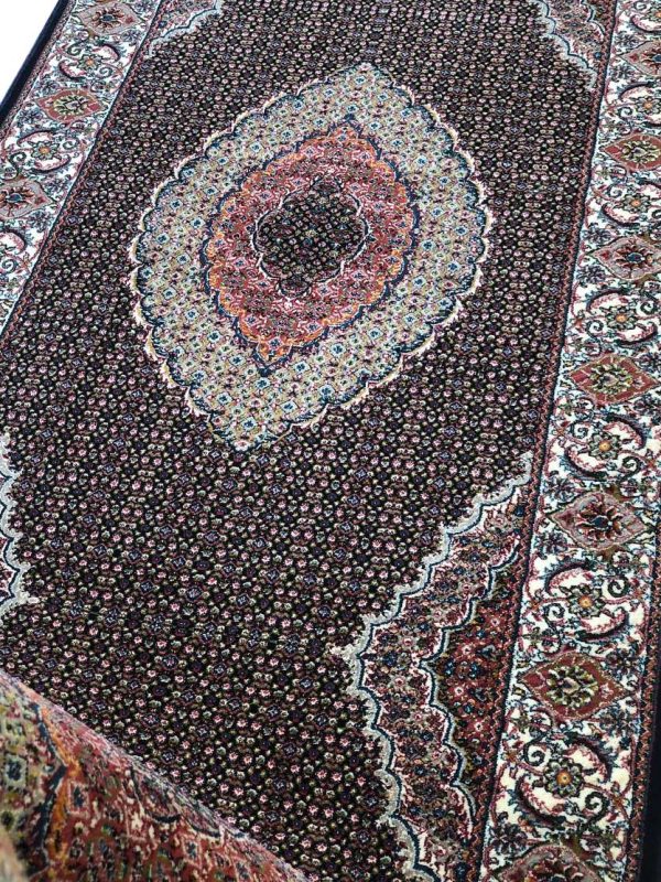 فرش کناره طرح ریز ماهی سرمه ای 700 شانه تراکم 2100 کد 7845 - فرشخونه